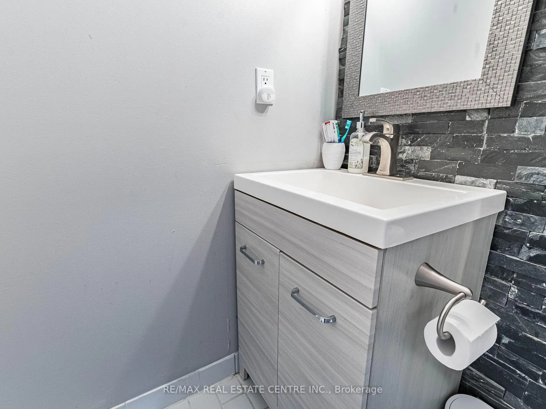 Front of Unit 1616, 250 Webb Drive