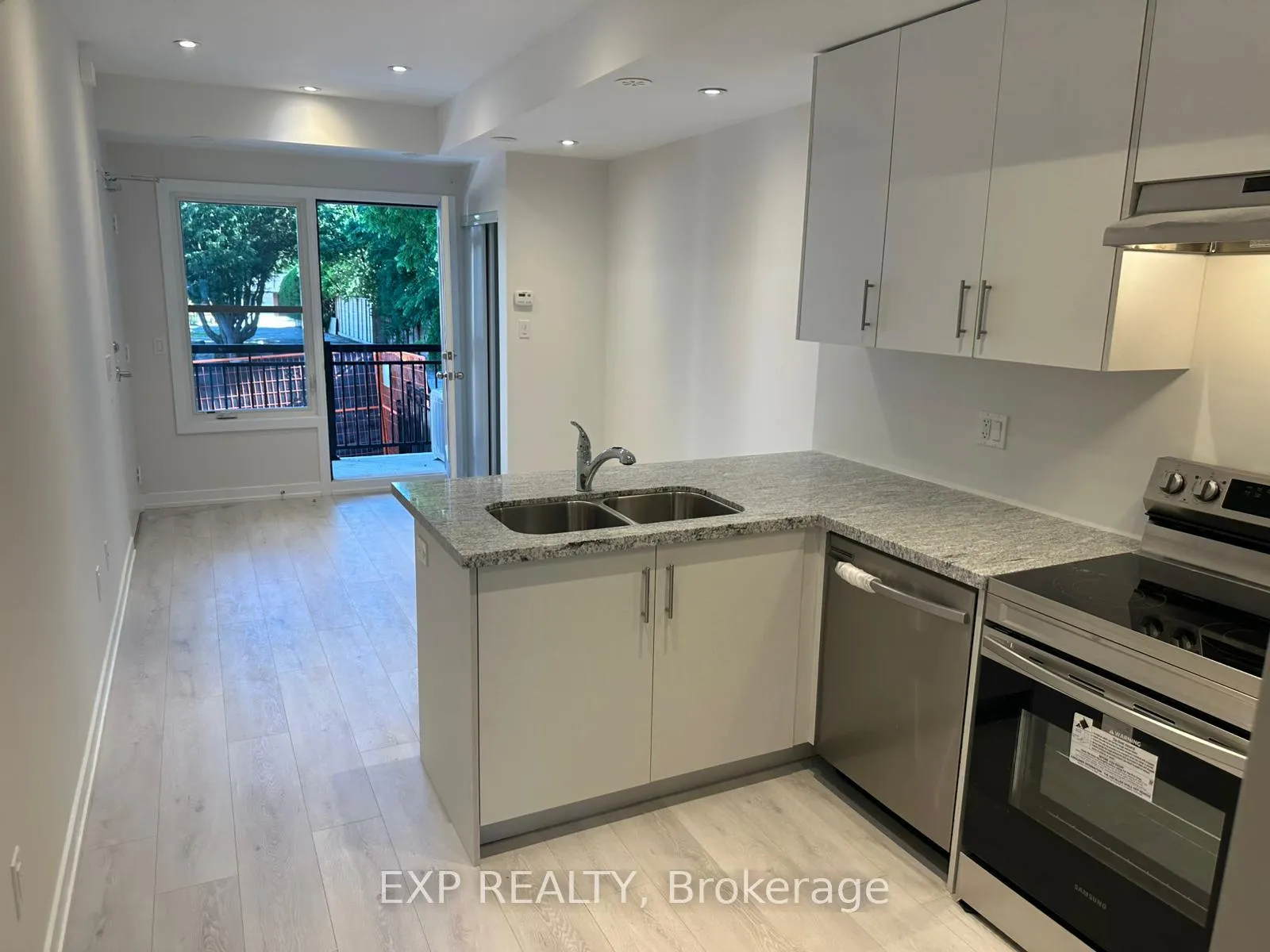 Photo 4 of Unit 241, 15100 Yonge Street, Aurora, Aurora Village — HOMEH