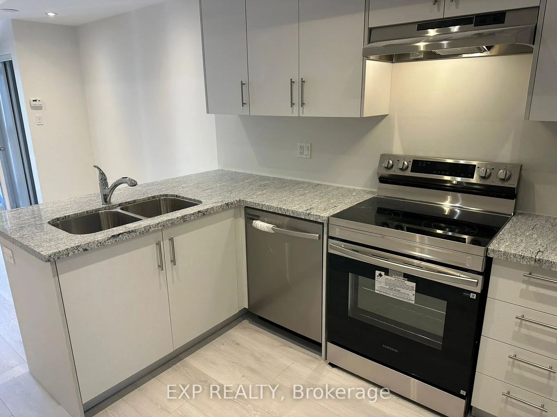 Photo 7 of Unit 241, 15100 Yonge Street, Aurora, Aurora Village — HOMEH