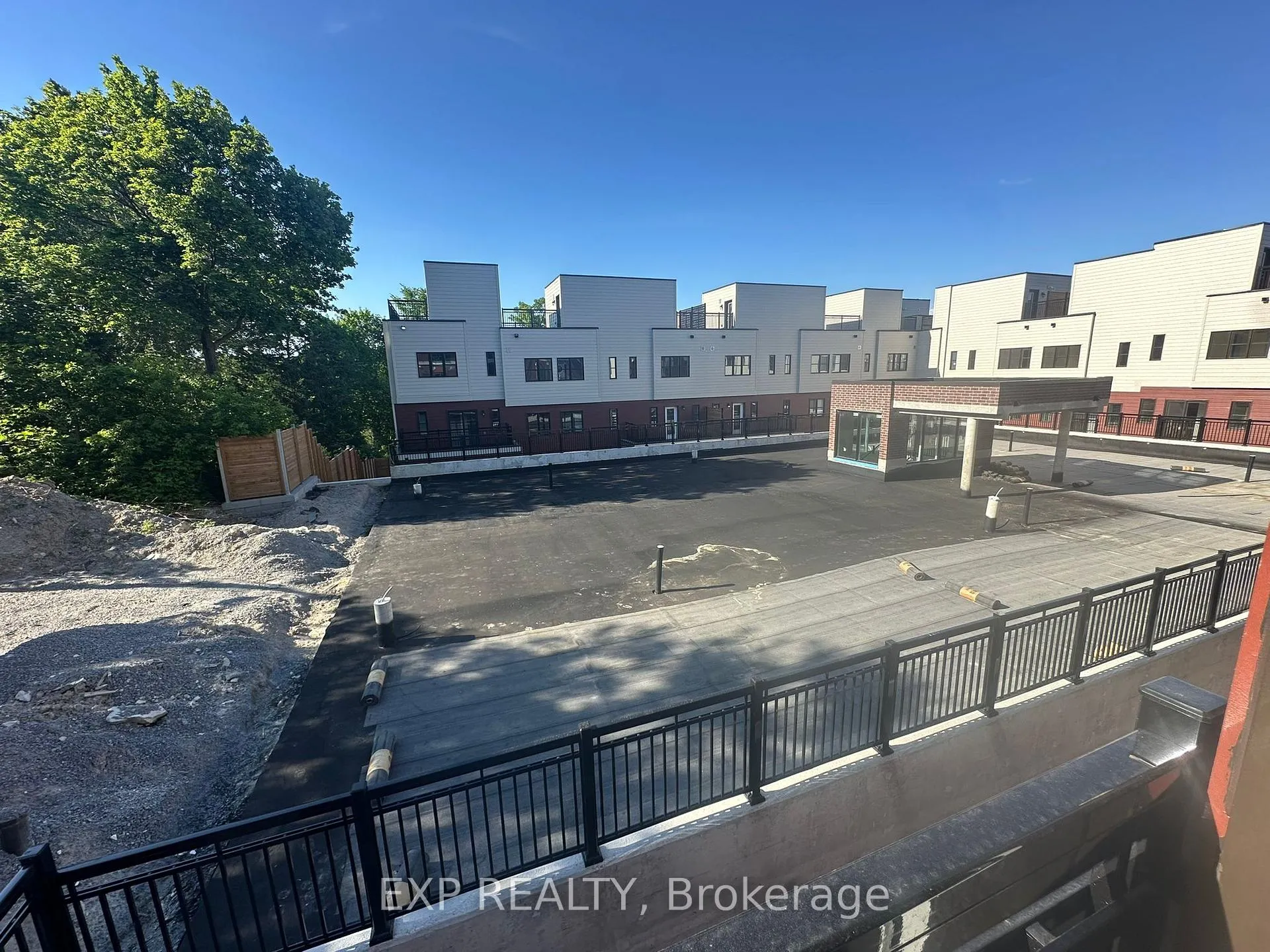 Photo 11 of Unit 241, 15100 Yonge Street, Aurora, Aurora Village — HOMEH