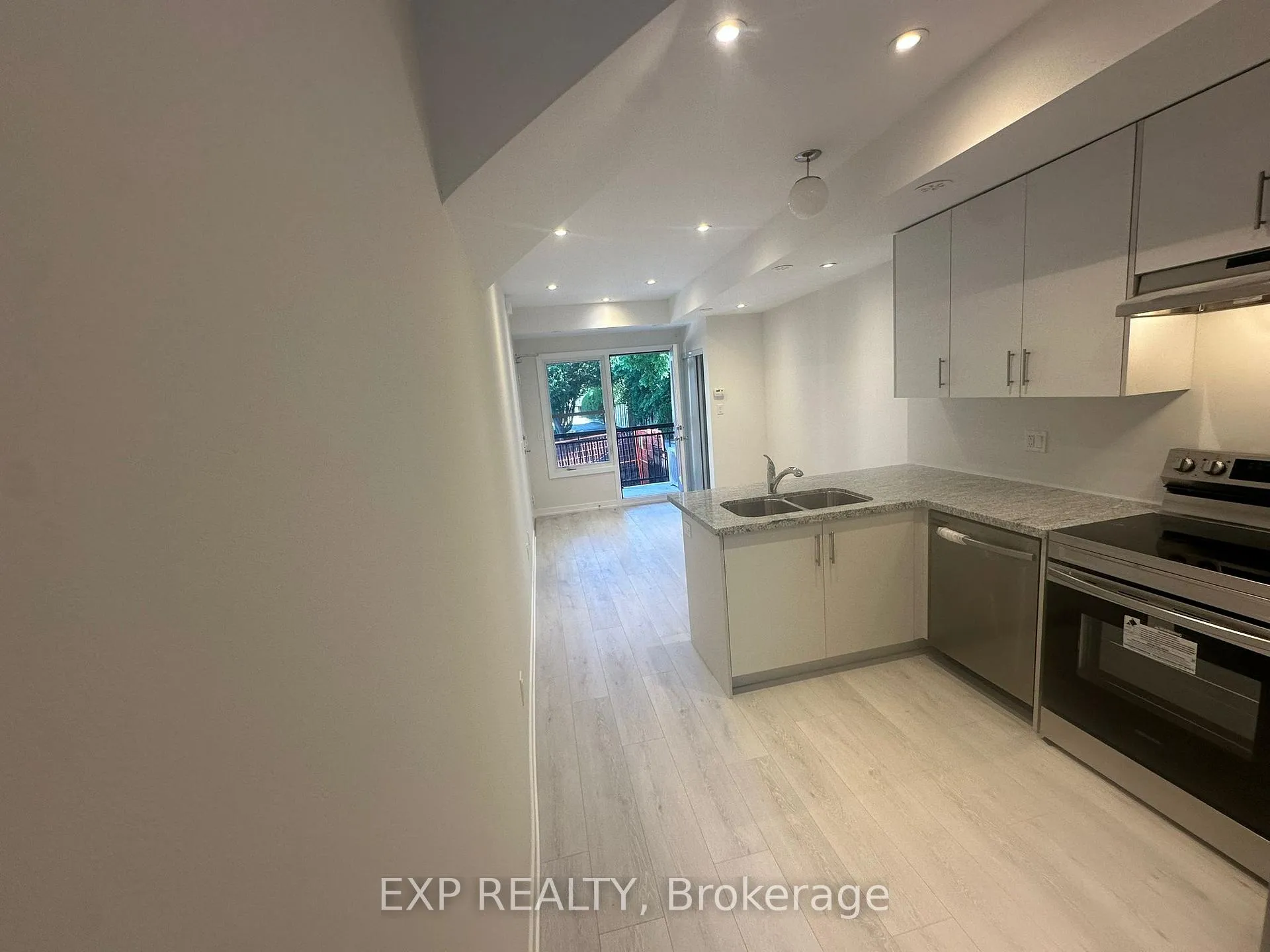 Photo 13 of Unit 241, 15100 Yonge Street, Aurora, Aurora Village — HOMEH