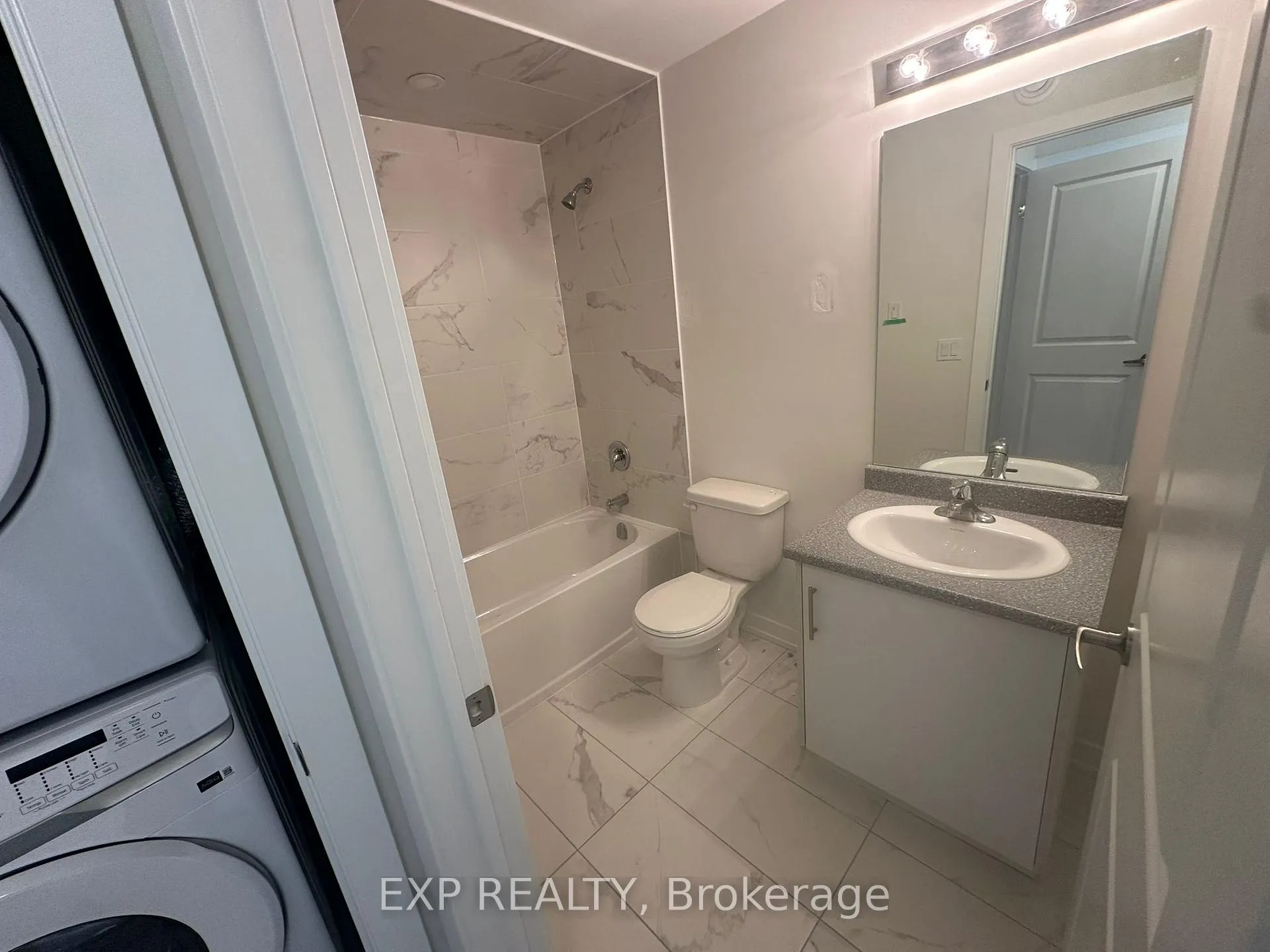 Photo 14 of Unit 241, 15100 Yonge Street, Aurora, Aurora Village — HOMEH