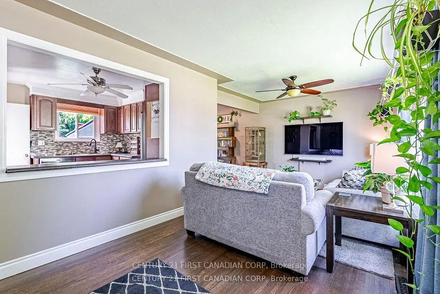 Photo 8 of 212 King Edward Avenue, London, South J — HOMEH