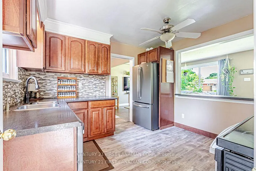 Photo 17 of 212 King Edward Avenue, London, South J — HOMEH
