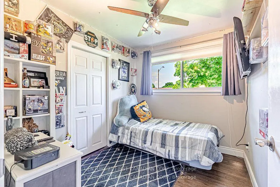 Photo 19 of 212 King Edward Avenue, London, South J — HOMEH
