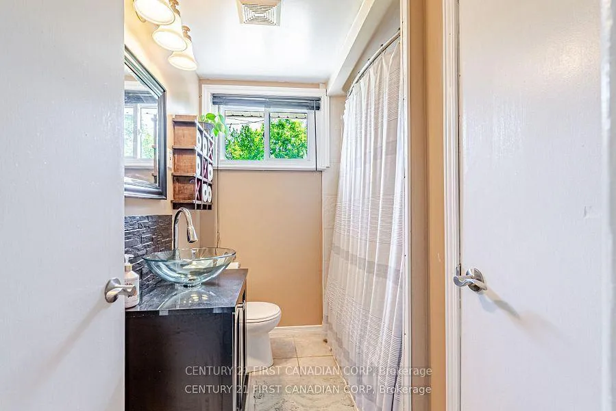 Photo 23 of 212 King Edward Avenue, London, South J — HOMEH