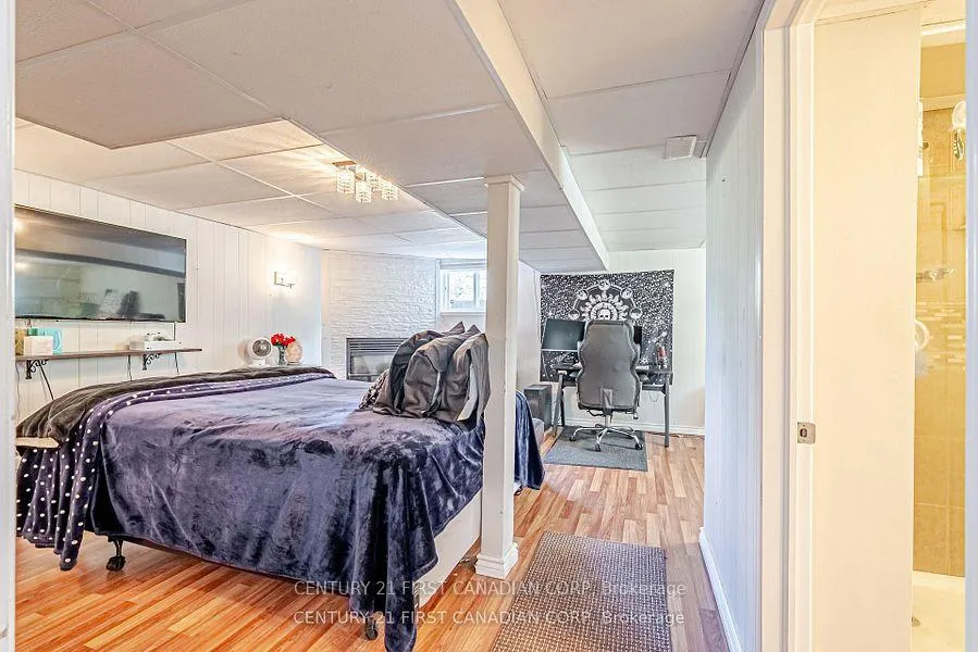 Photo 24 of 212 King Edward Avenue, London, South J — HOMEH