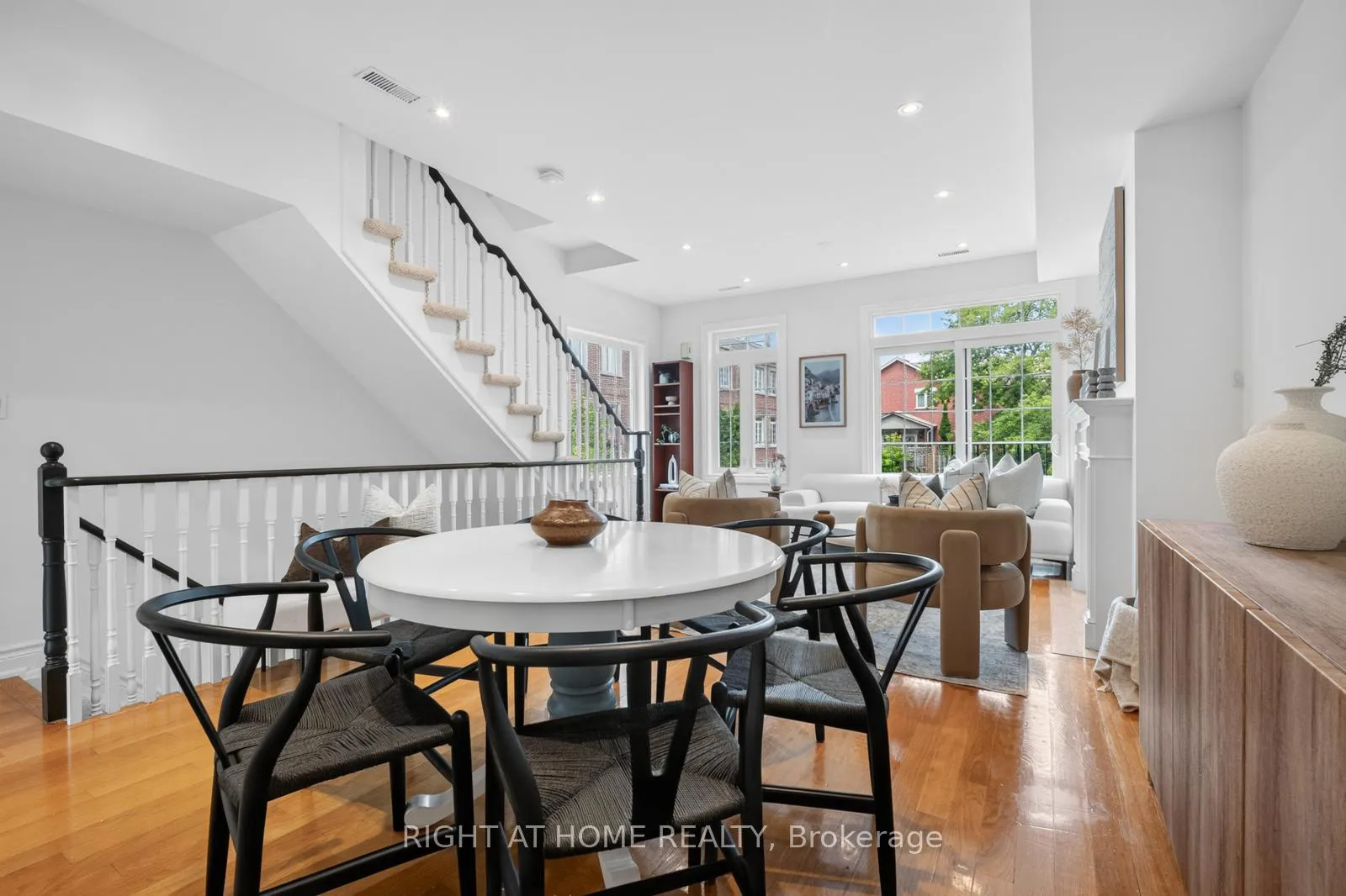 Photo 5 of 722F Kingston Road, Toronto, East End-Danforth — HOMEH