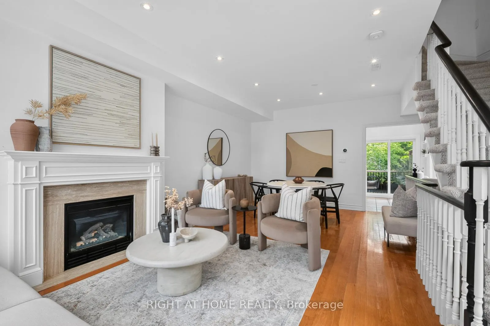 Photo 8 of 722F Kingston Road, Toronto, East End-Danforth — HOMEH
