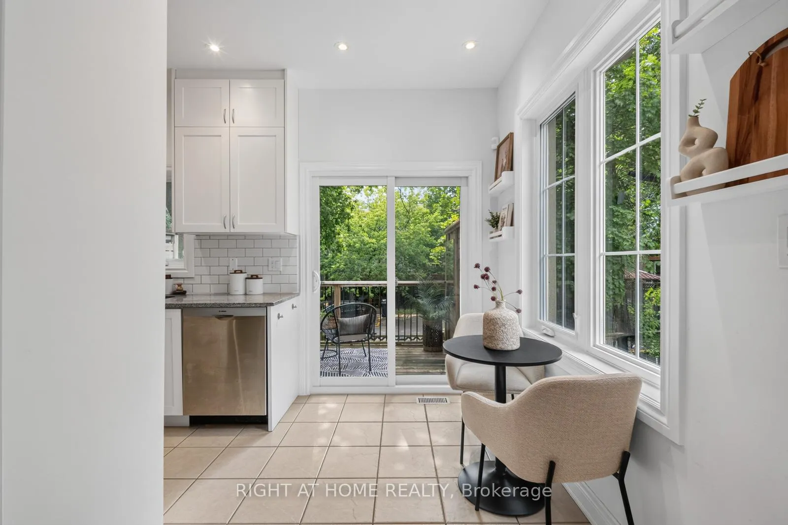 Photo 10 of 722F Kingston Road, Toronto, East End-Danforth — HOMEH
