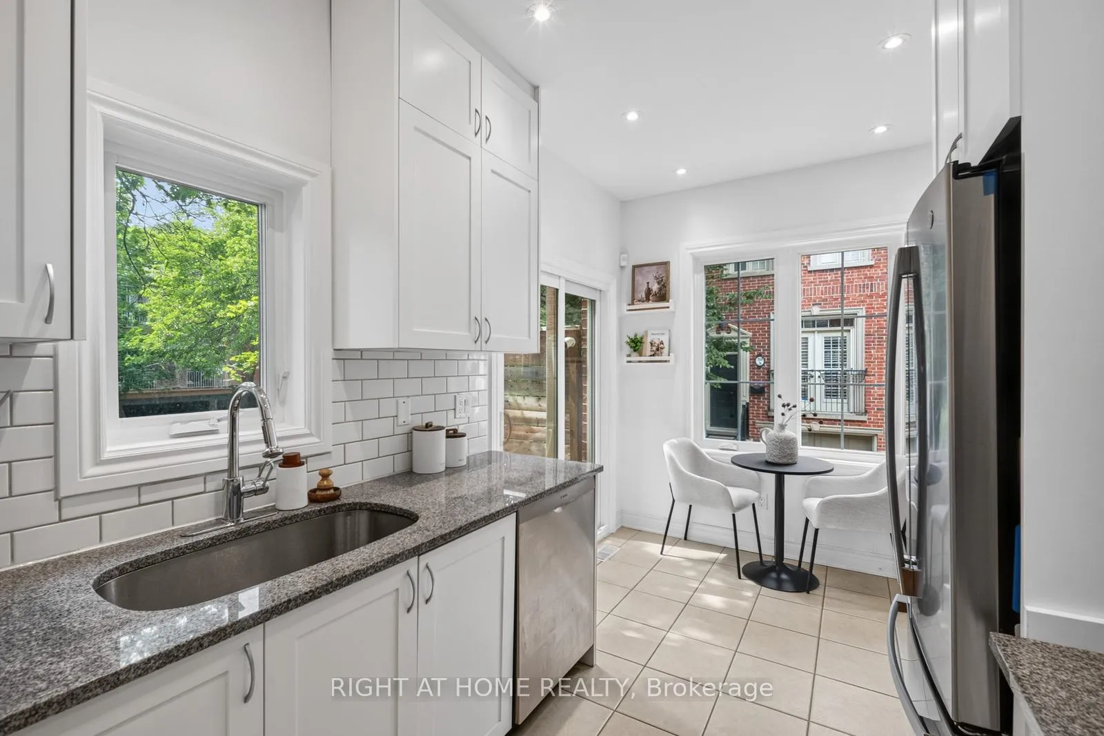 Photo 12 of 722F Kingston Road, Toronto, East End-Danforth — HOMEH