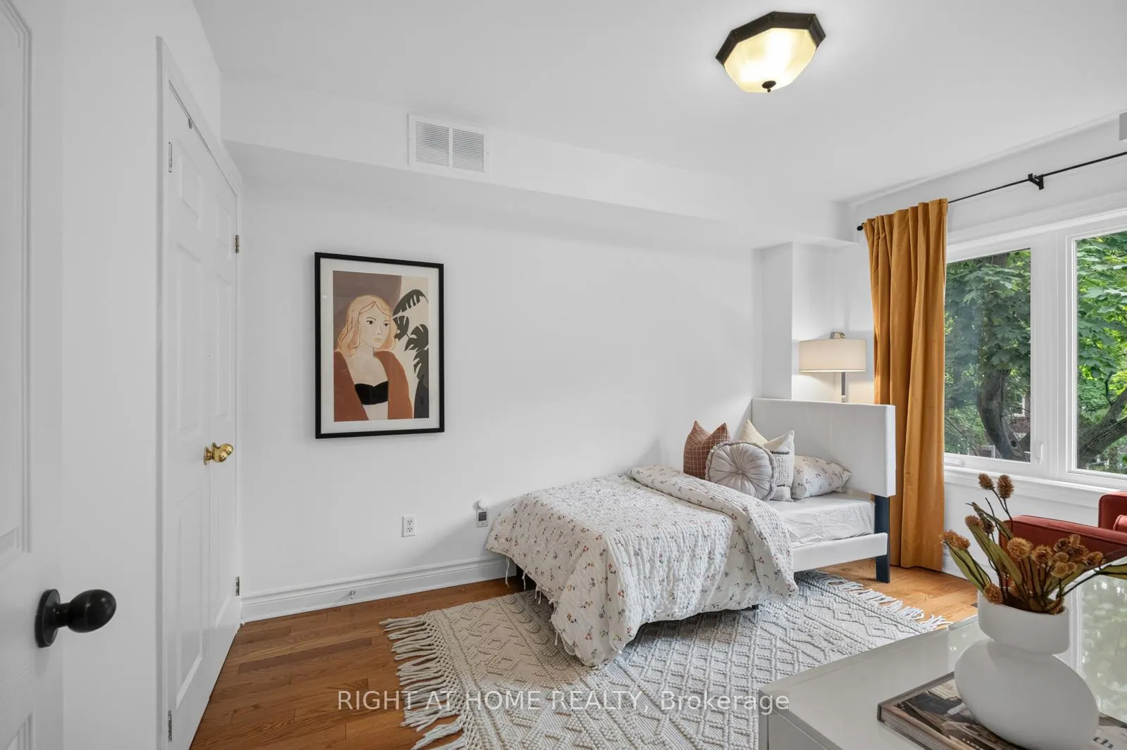 Photo 13 of 722F Kingston Road, Toronto, East End-Danforth — HOMEH