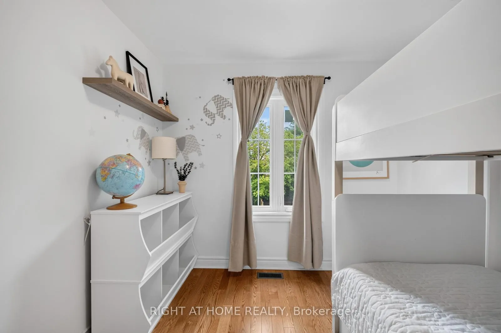 Photo 16 of 722F Kingston Road, Toronto, East End-Danforth — HOMEH