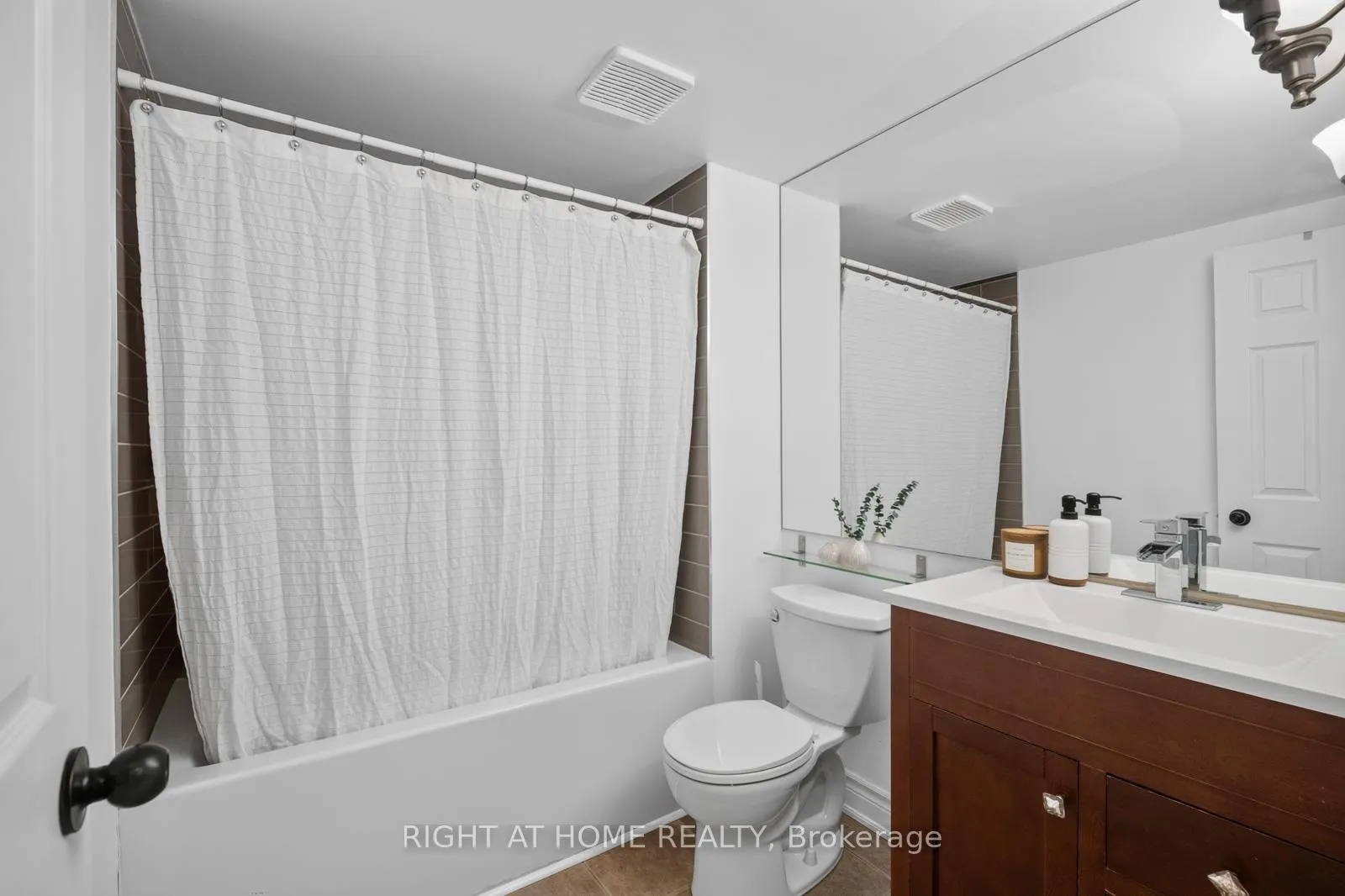 Photo 18 of 722F Kingston Road, Toronto, East End-Danforth — HOMEH