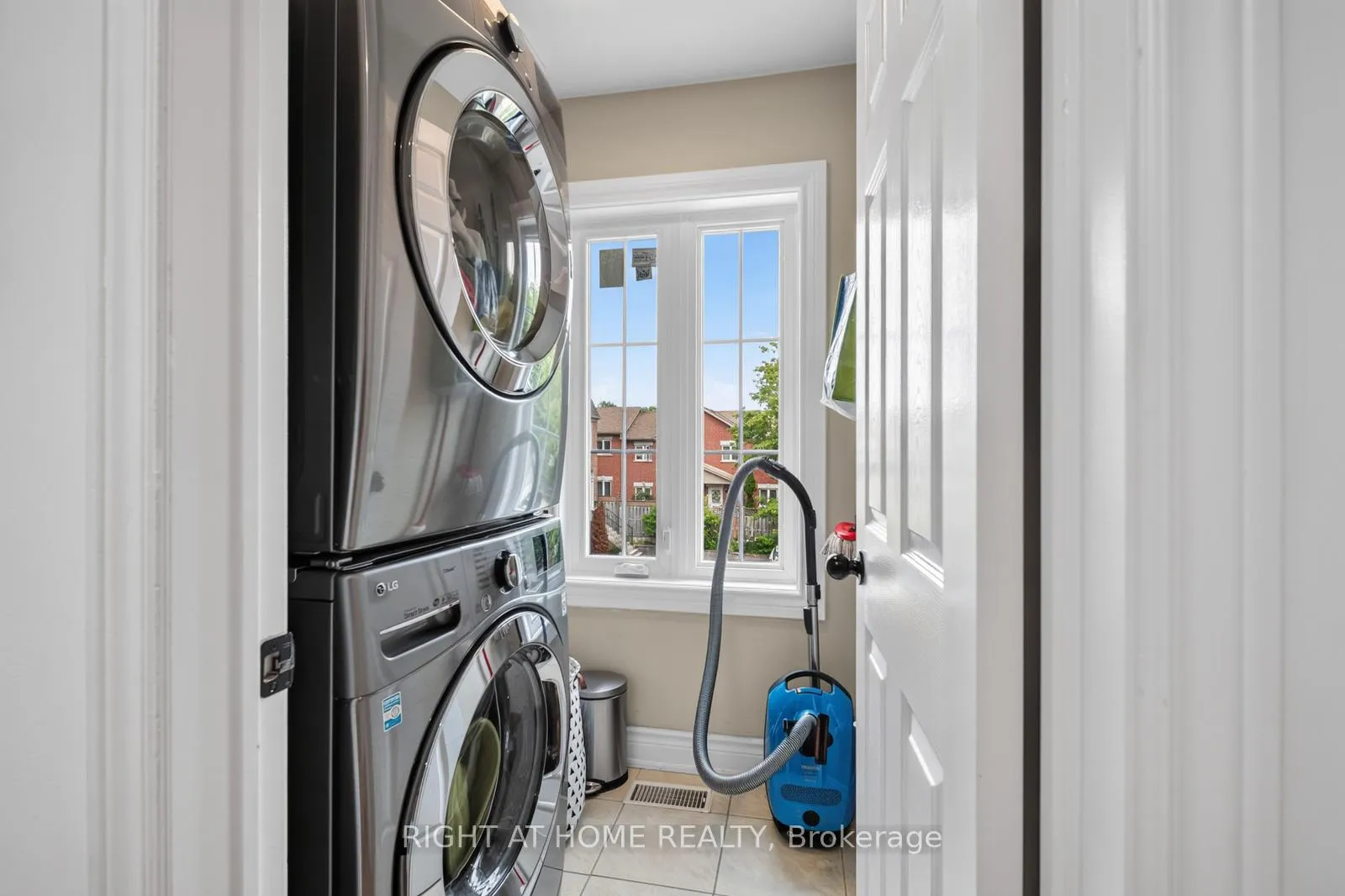Photo 20 of 722F Kingston Road, Toronto, East End-Danforth — HOMEH
