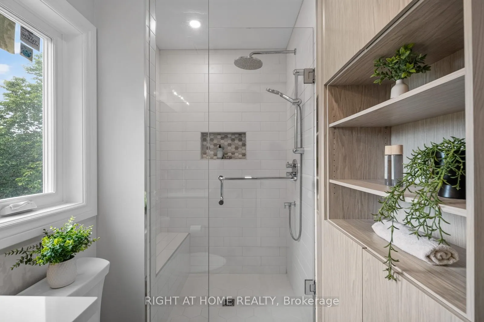 Photo 28 of 722F Kingston Road, Toronto, East End-Danforth — HOMEH