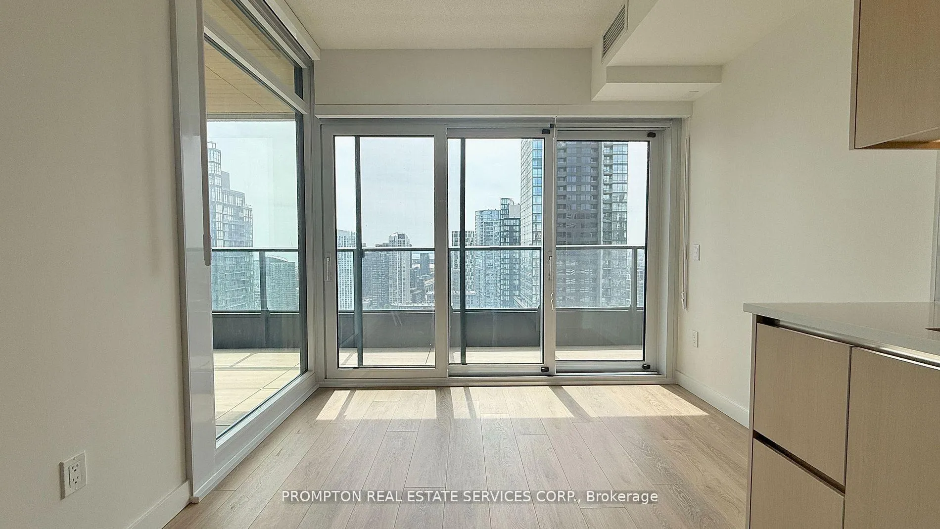 Photo 6 of Unit 3601, 3 Concord Cityplace Way, Toronto, Waterfront Communities — HOMEH