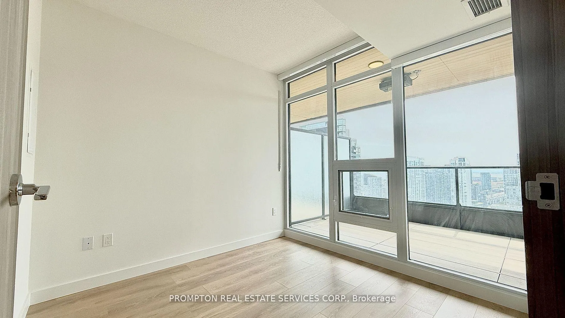 Photo 8 of Unit 3601, 3 Concord Cityplace Way, Toronto, Waterfront Communities — HOMEH