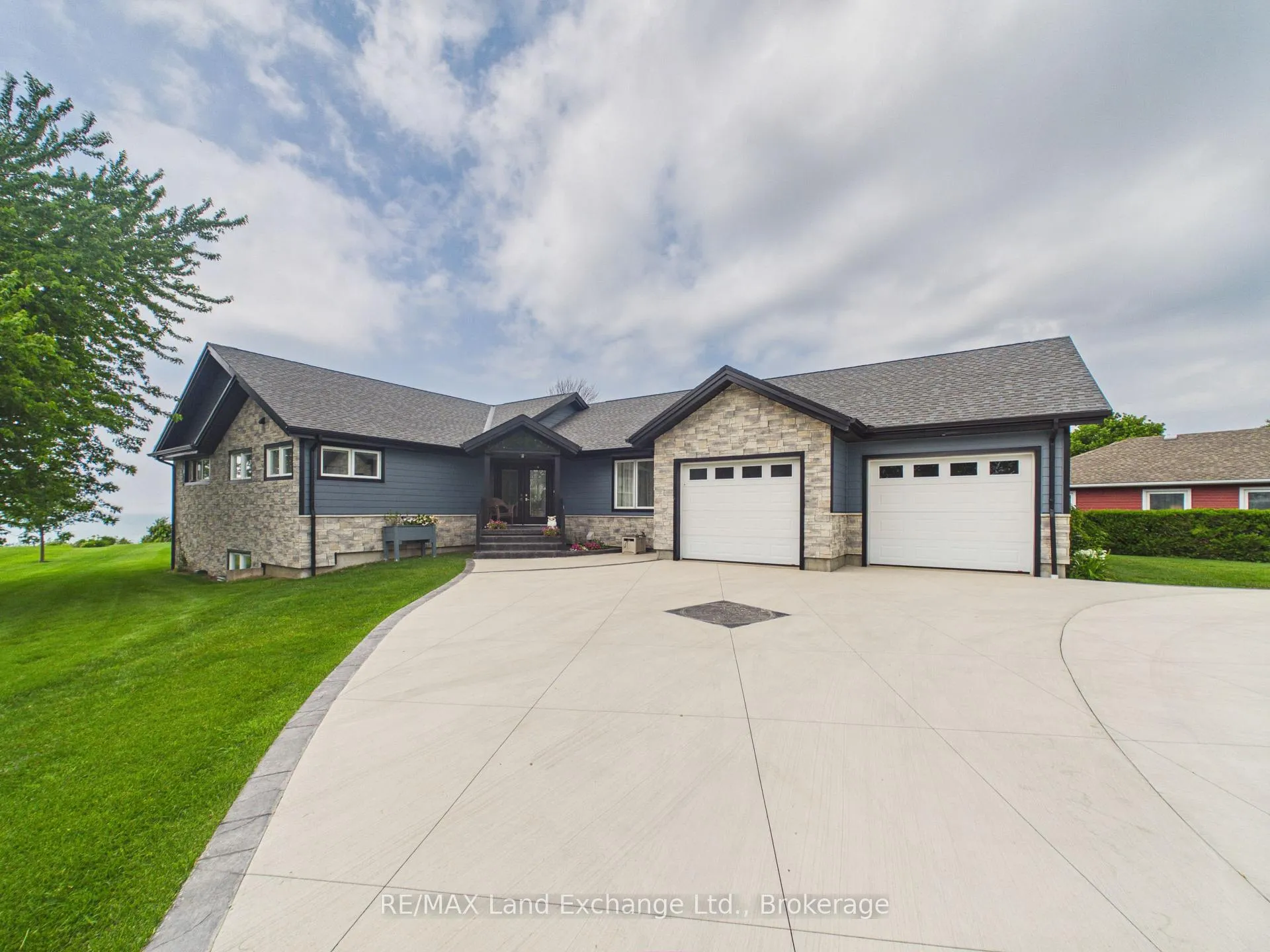Photo 2 of 752 Lake Range Drive, Huron-Kinloss — HOMEH