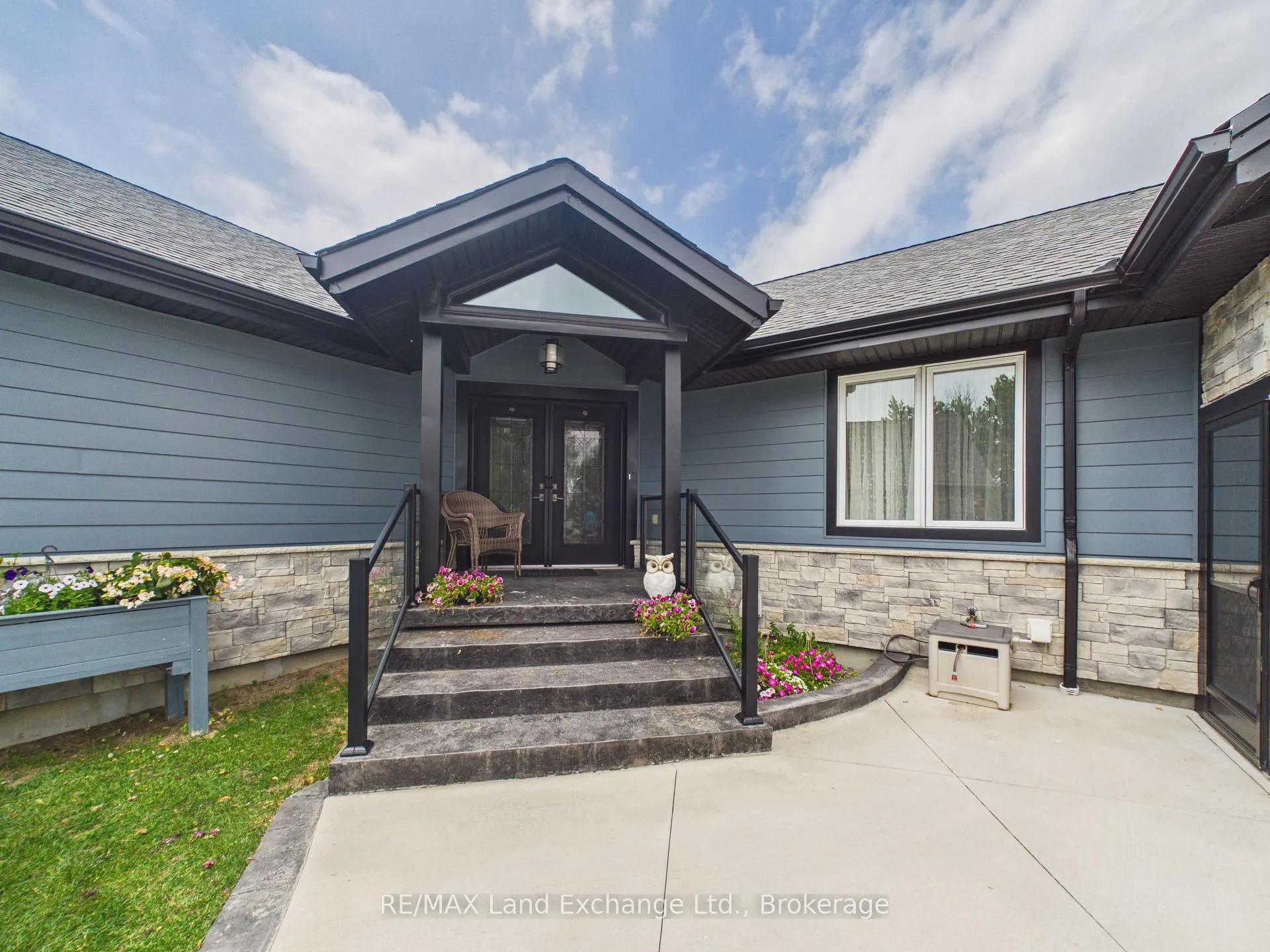 Photo 3 of 752 Lake Range Drive, Huron-Kinloss — HOMEH