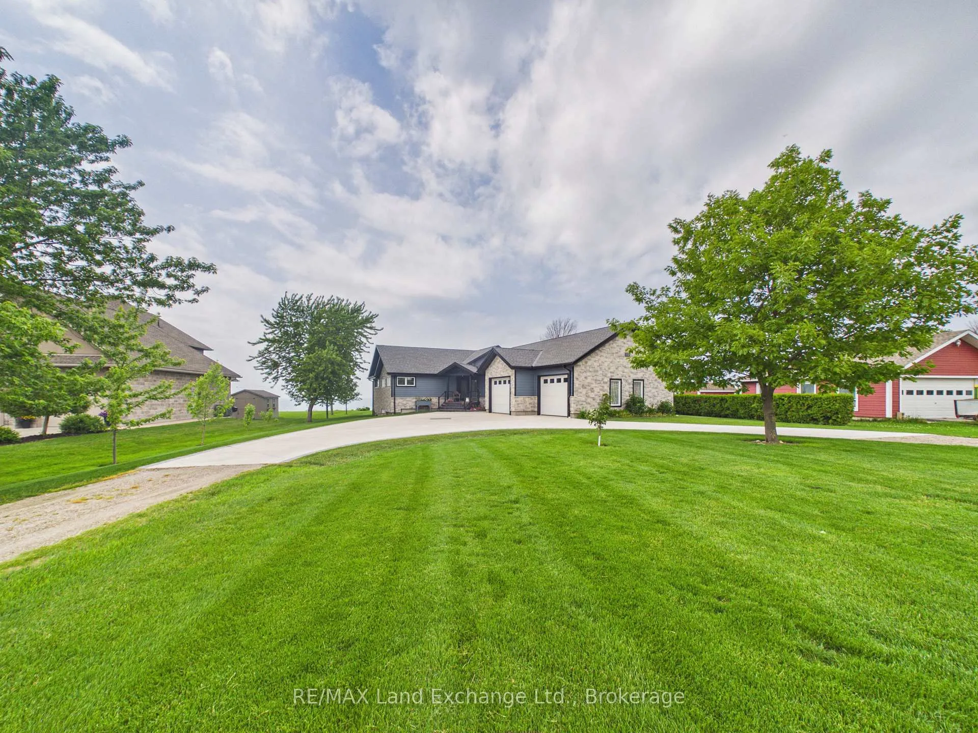 Photo 40 of 752 Lake Range Drive, Huron-Kinloss — HOMEH