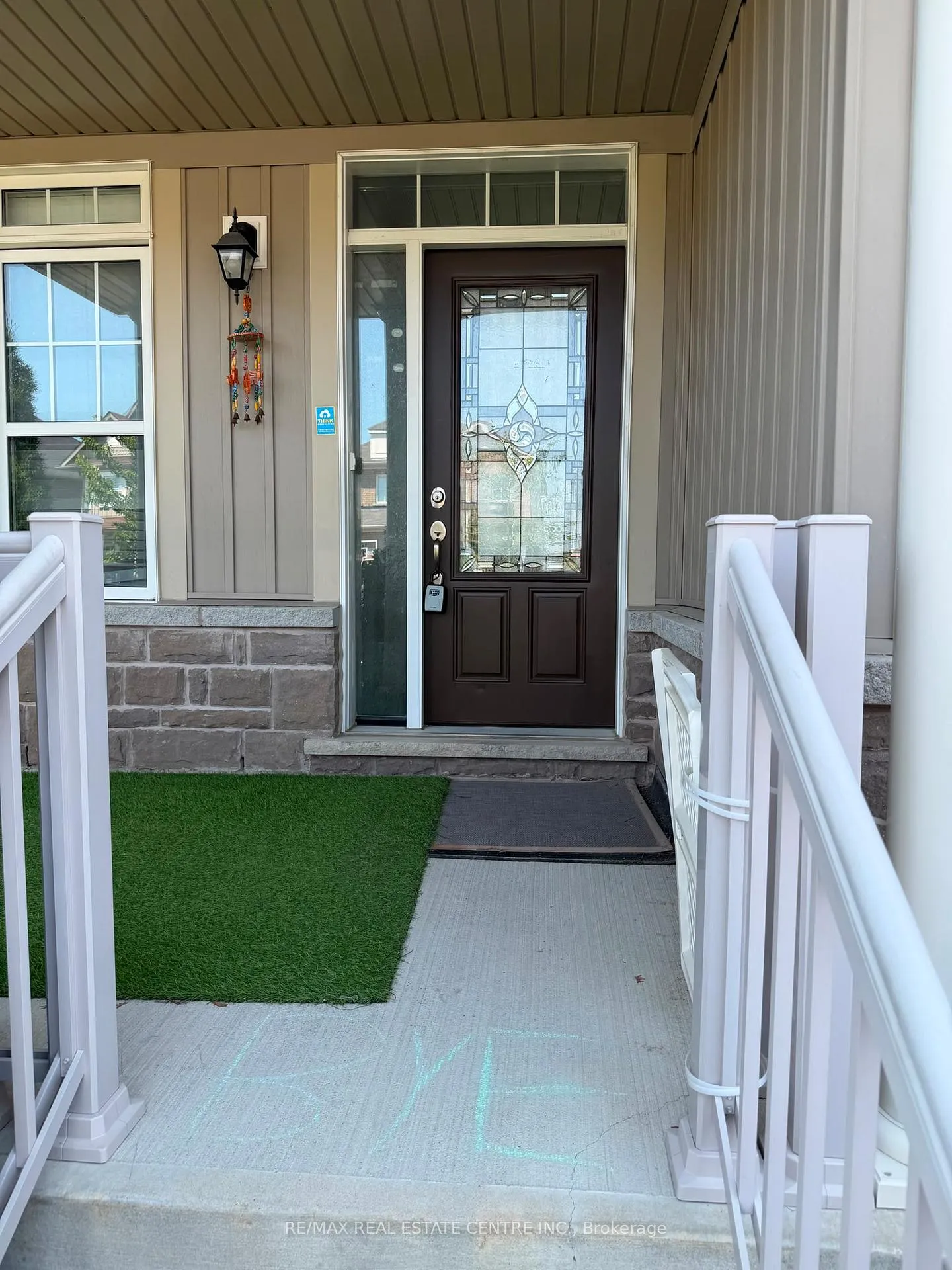 Photo 3 of 32 Ray Richards Street, Clarington, Bowmanville — HOMEH