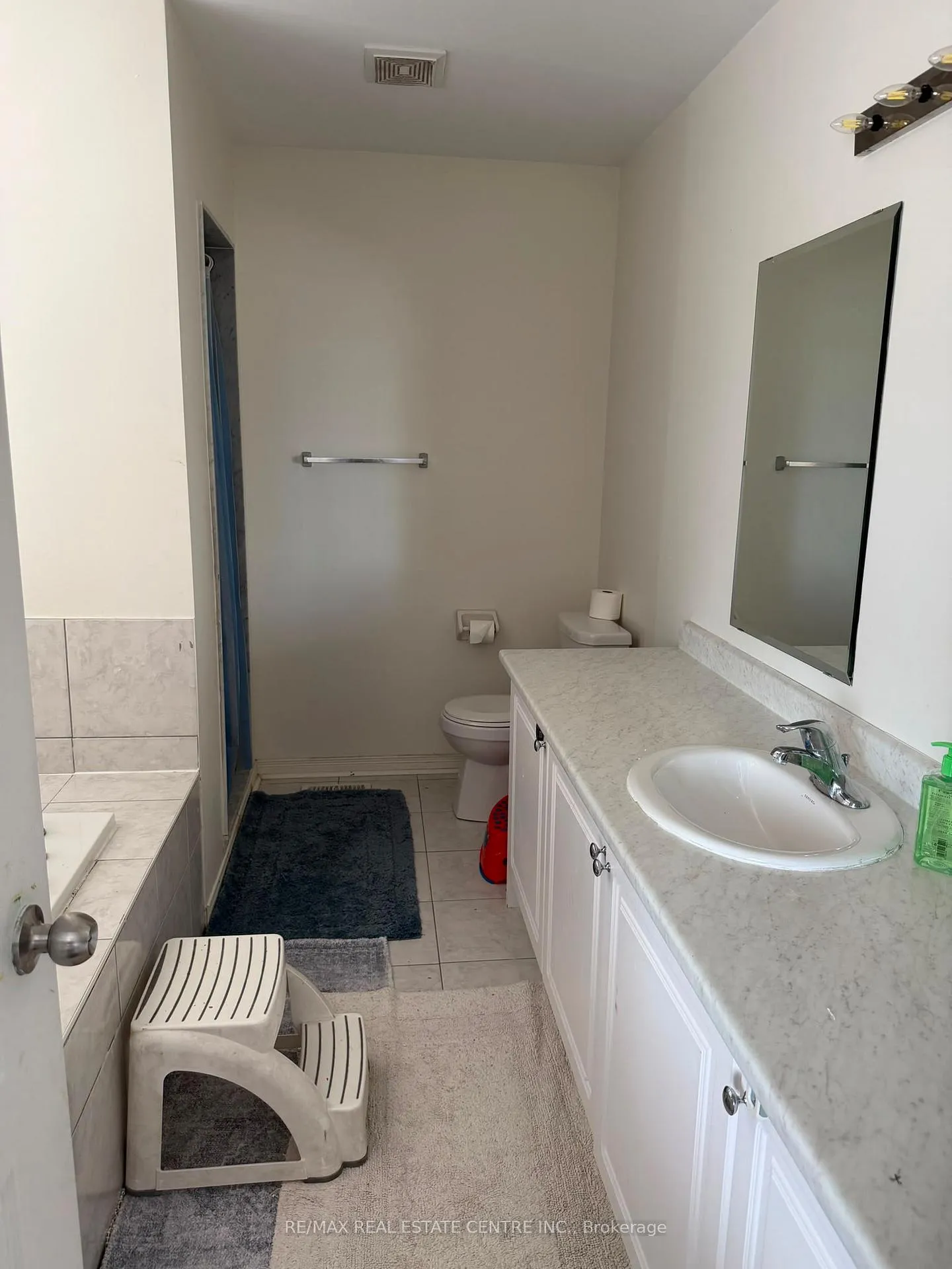 Photo 8 of 32 Ray Richards Street, Clarington, Bowmanville — HOMEH