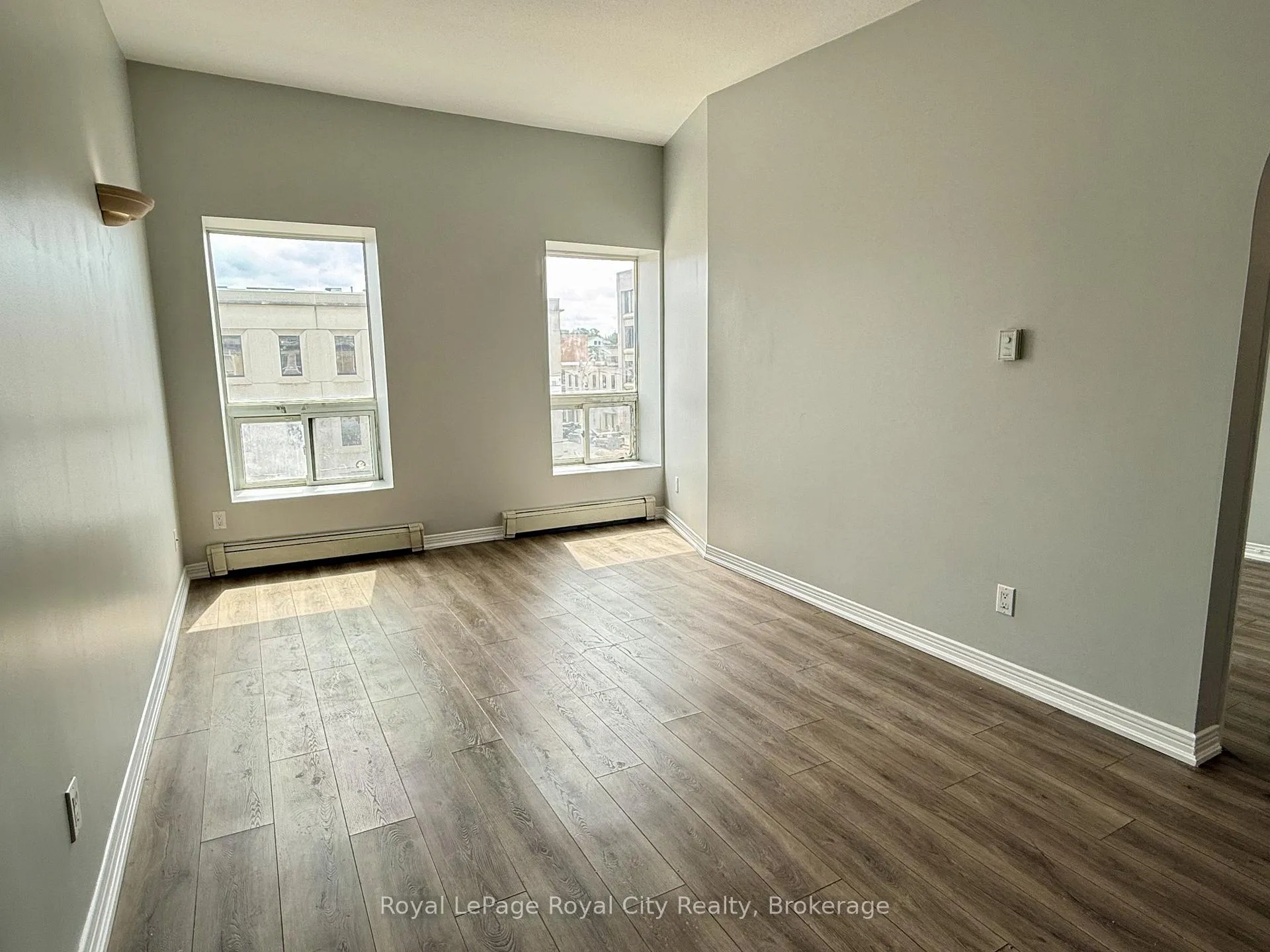 Photo 5 of Unit 2, 33 Wyndham Street N, Guelph, Downtown — HOMEH