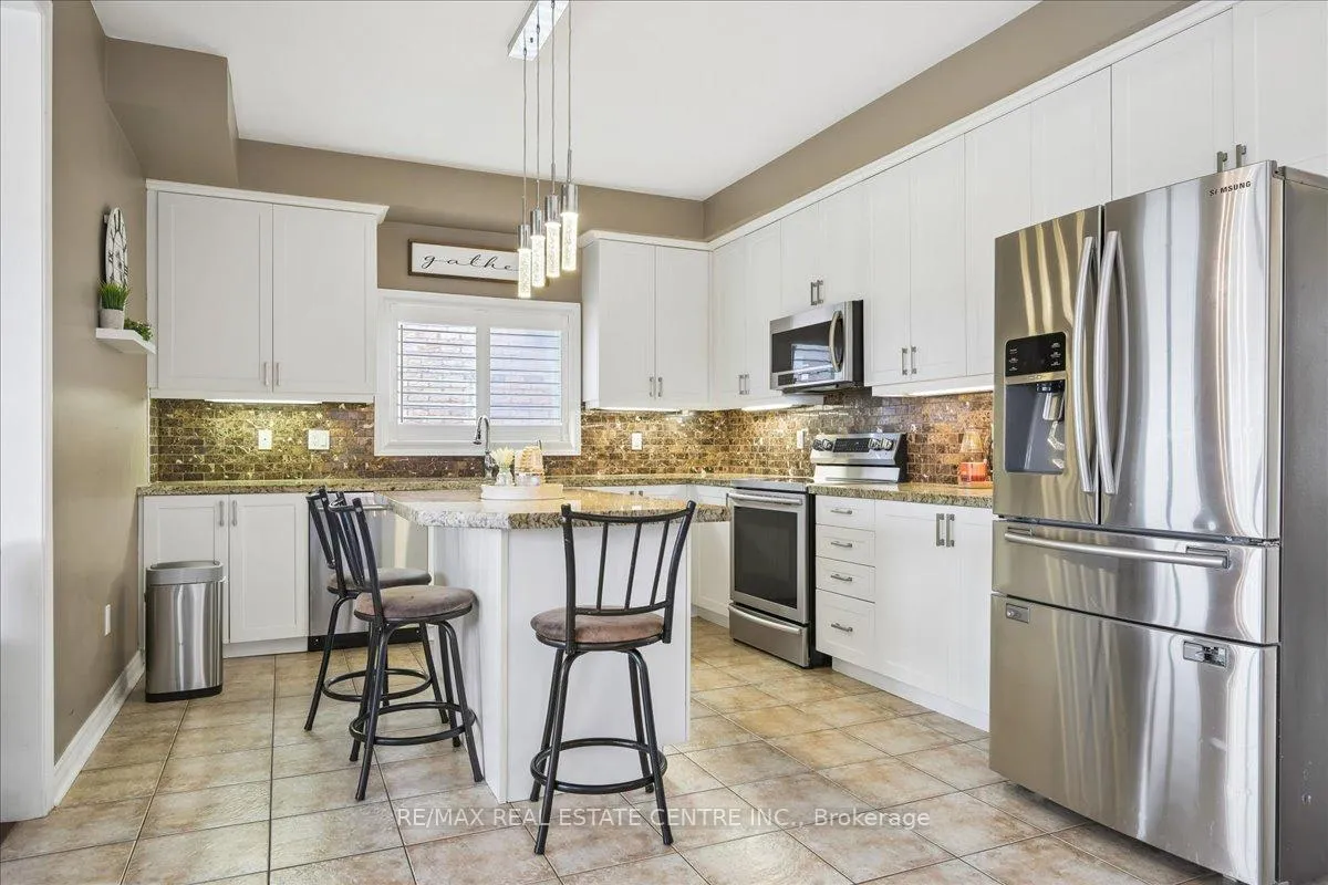 Photo 6 of 33 Paula Court, Orangeville — HOMEH