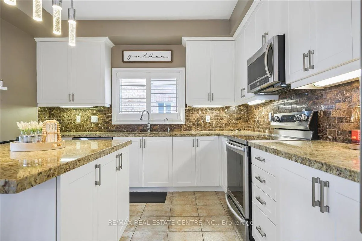 Photo 9 of 33 Paula Court, Orangeville — HOMEH