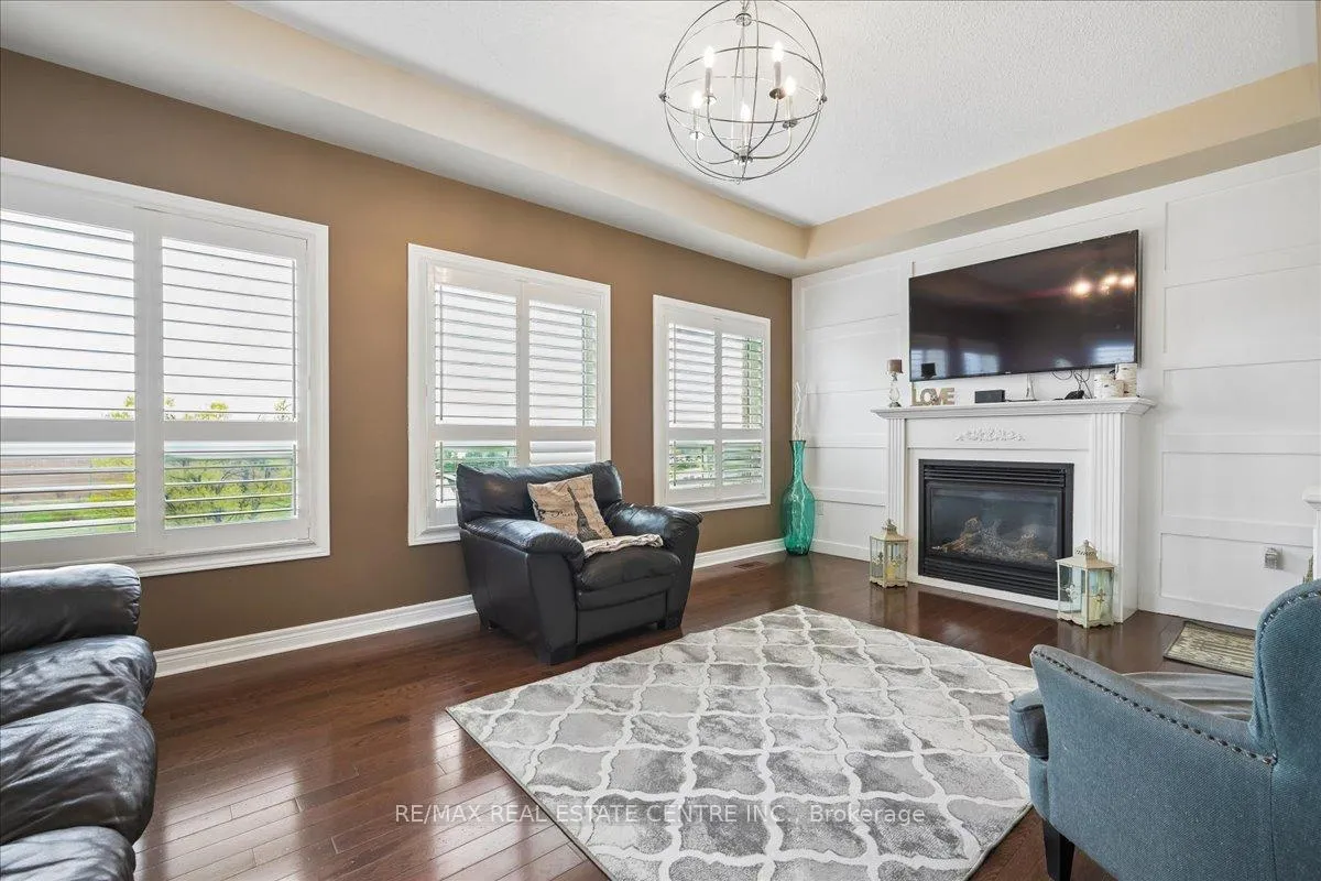 Photo 10 of 33 Paula Court, Orangeville — HOMEH