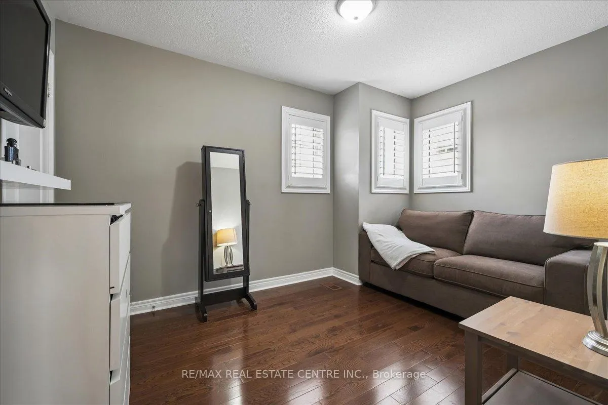 Photo 12 of 33 Paula Court, Orangeville — HOMEH
