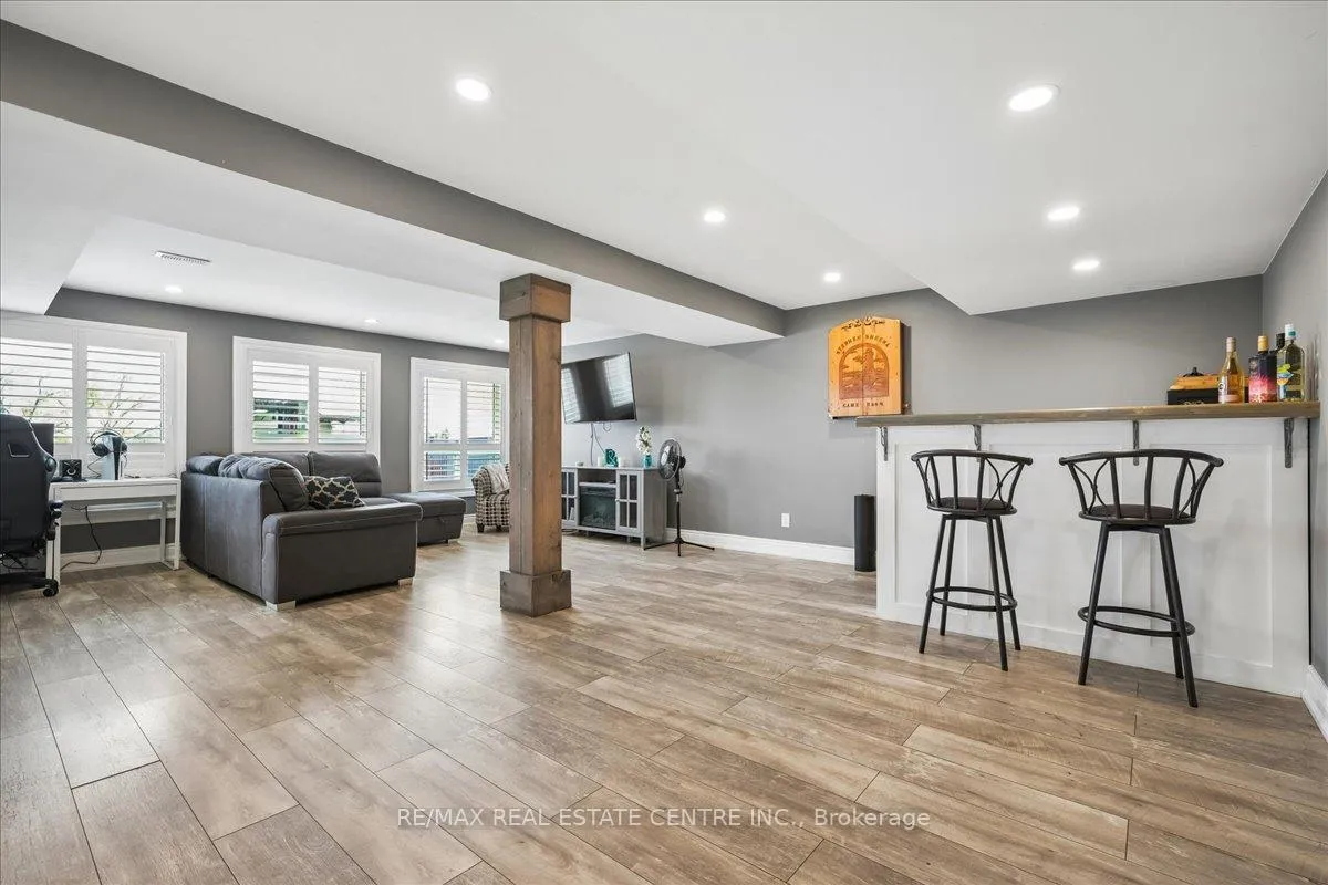 Photo 22 of 33 Paula Court, Orangeville — HOMEH