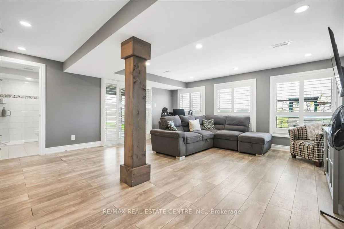 Photo 26 of 33 Paula Court, Orangeville — HOMEH