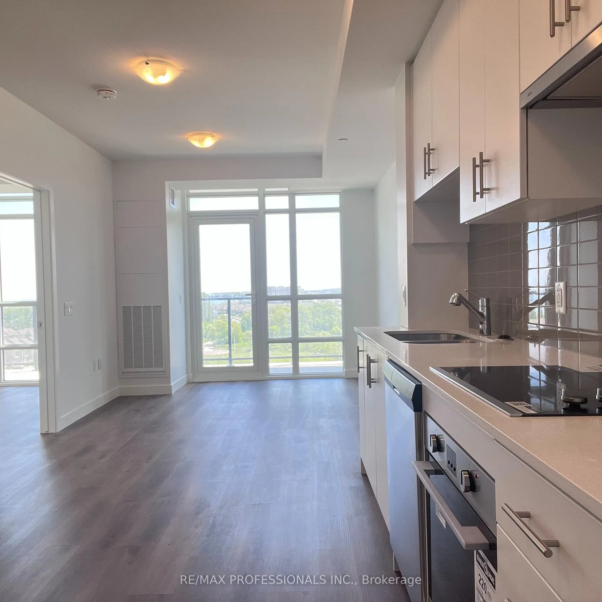 Photo 1 of Unit 916, 461 Green Road, Hamilton, Lakeshore — HOMEH