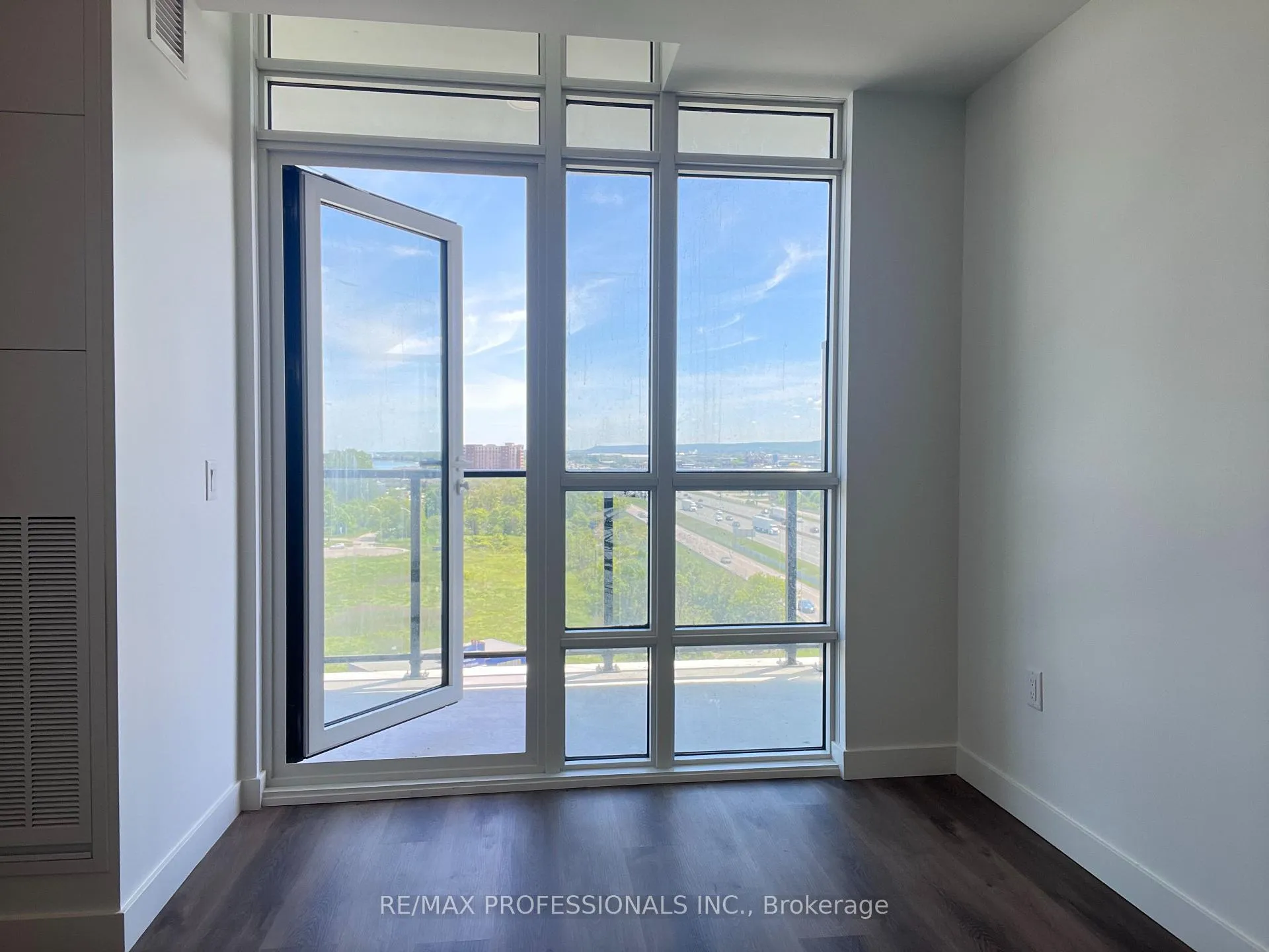 Photo 2 of Unit 916, 461 Green Road, Hamilton, Lakeshore — HOMEH