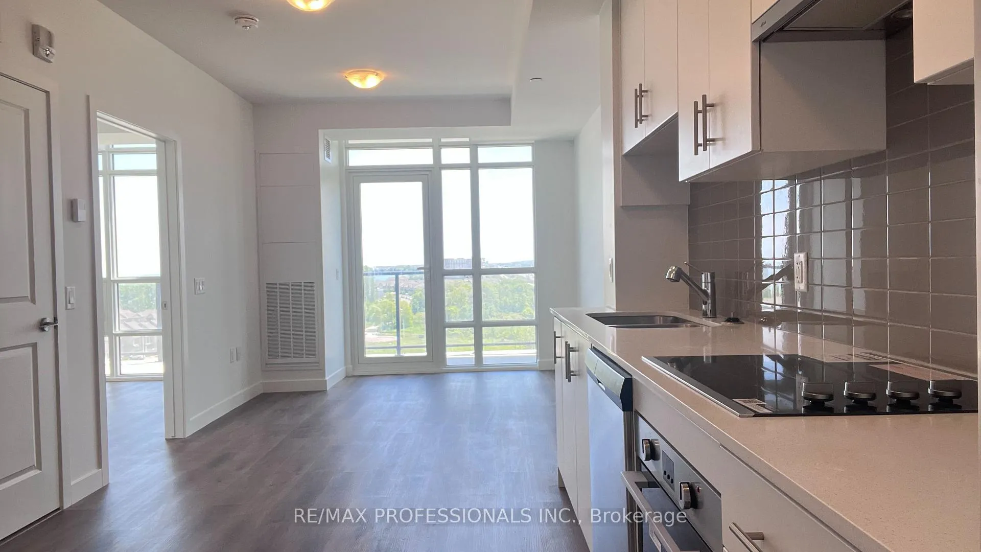 Photo 3 of Unit 916, 461 Green Road, Hamilton, Lakeshore — HOMEH
