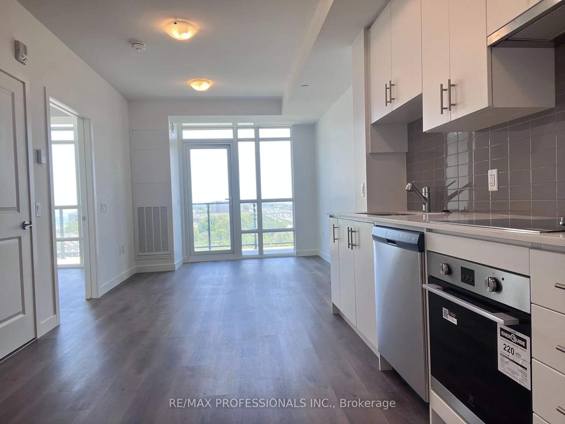 Photo 4 of Unit 916, 461 Green Road, Hamilton, Lakeshore — HOMEH