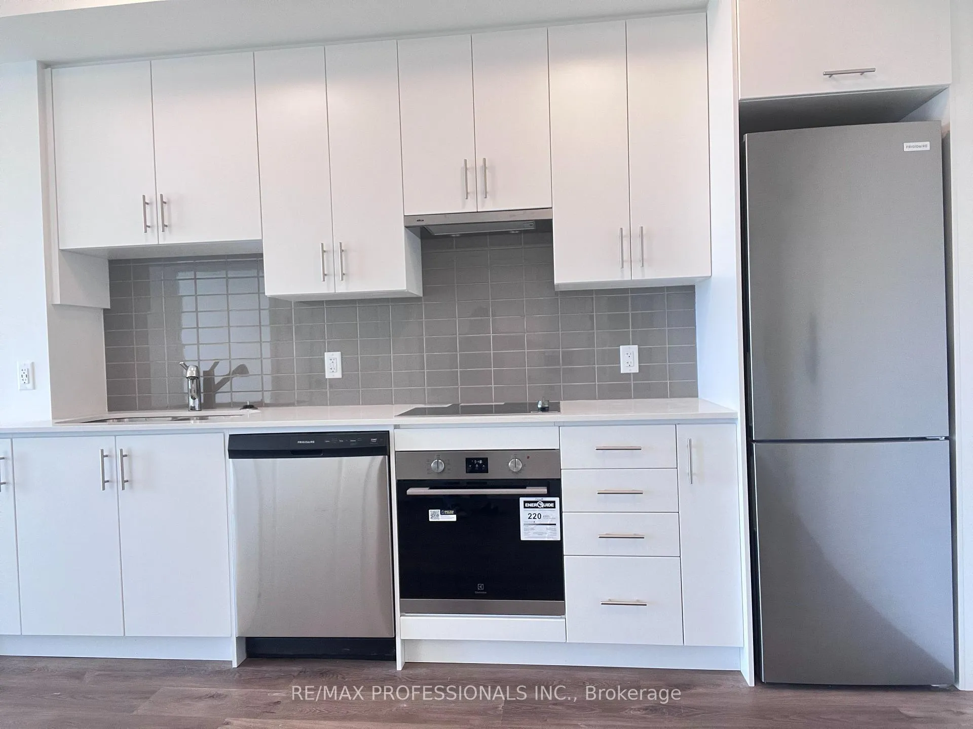 Photo 5 of Unit 916, 461 Green Road, Hamilton, Lakeshore — HOMEH