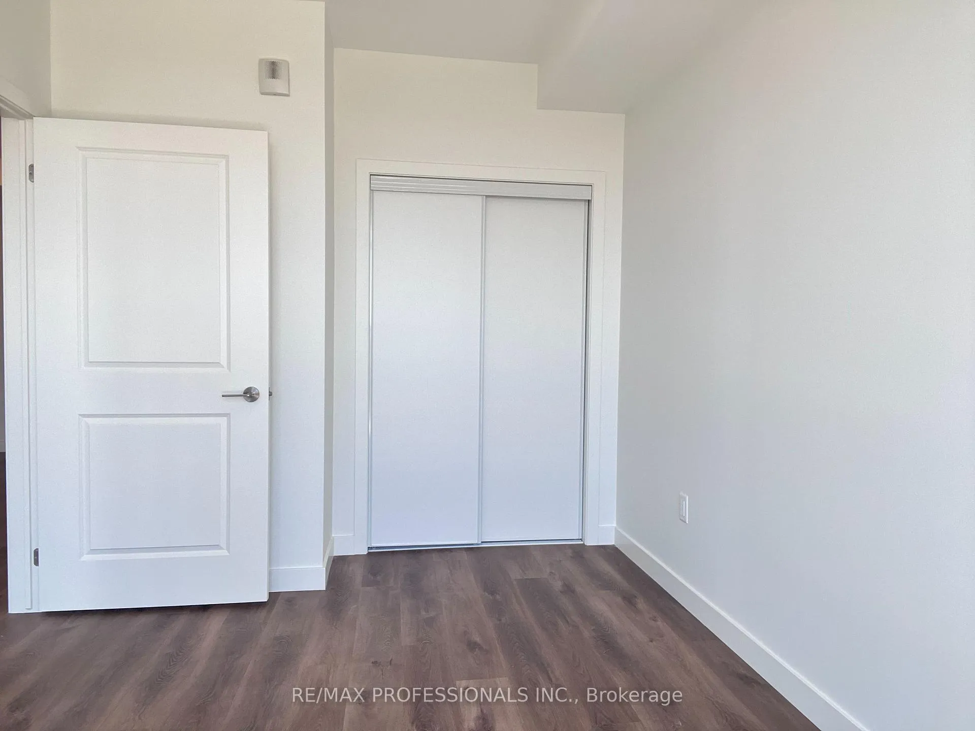 Photo 7 of Unit 916, 461 Green Road, Hamilton, Lakeshore — HOMEH
