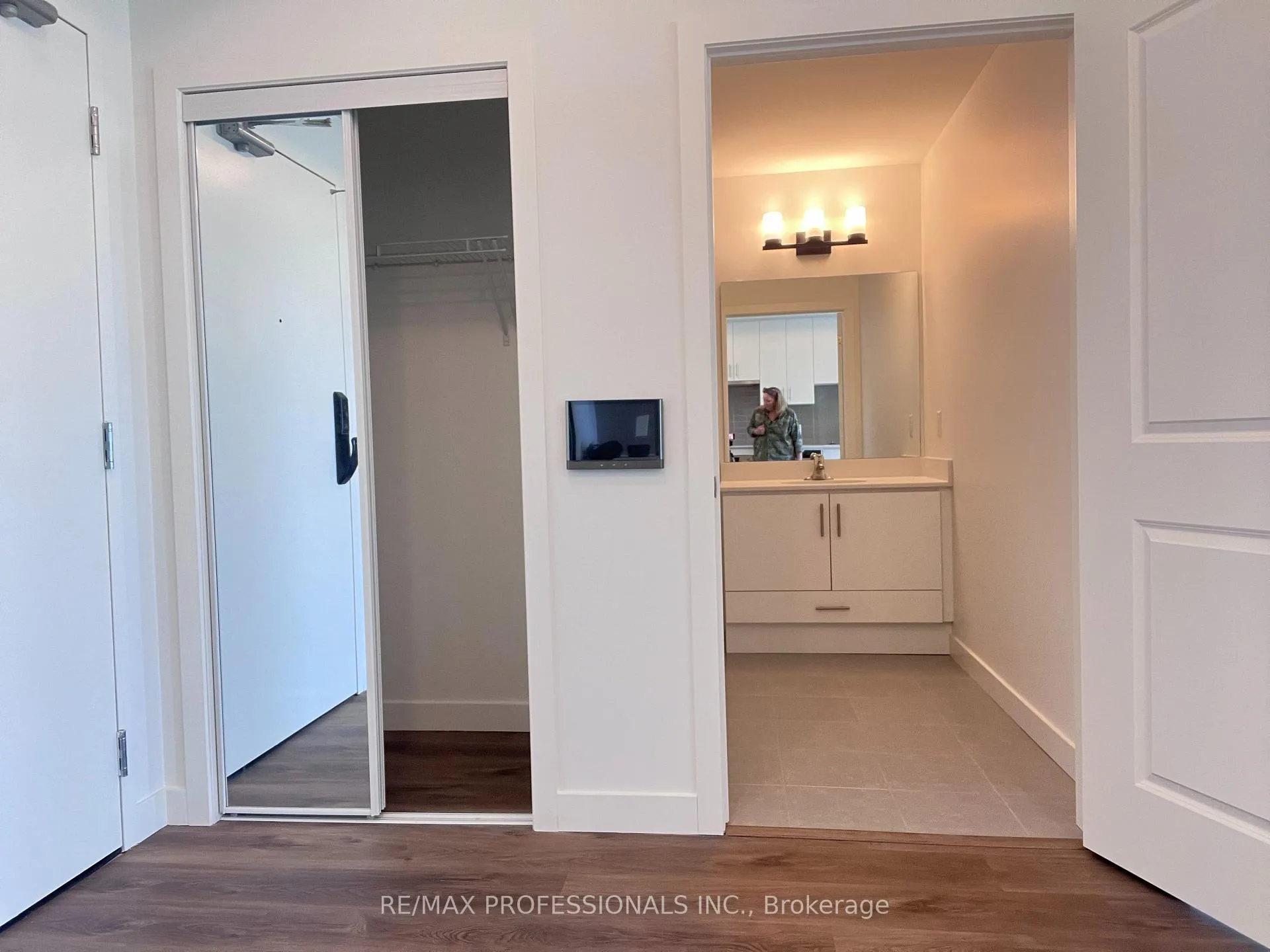 Photo 9 of Unit 916, 461 Green Road, Hamilton, Lakeshore — HOMEH