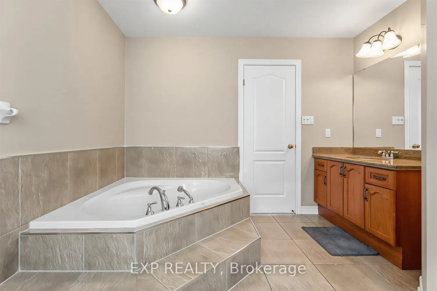 Photo 14 of 146 Fair Street, Hamilton, Meadowlands — HOMEH
