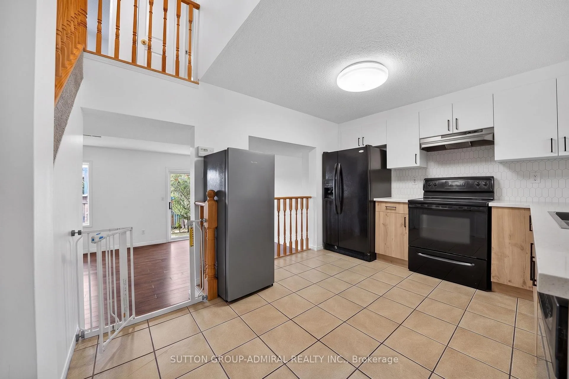 Photo 7 of 41 Whitehorn Crescent, Barrie, Holly — HOMEH