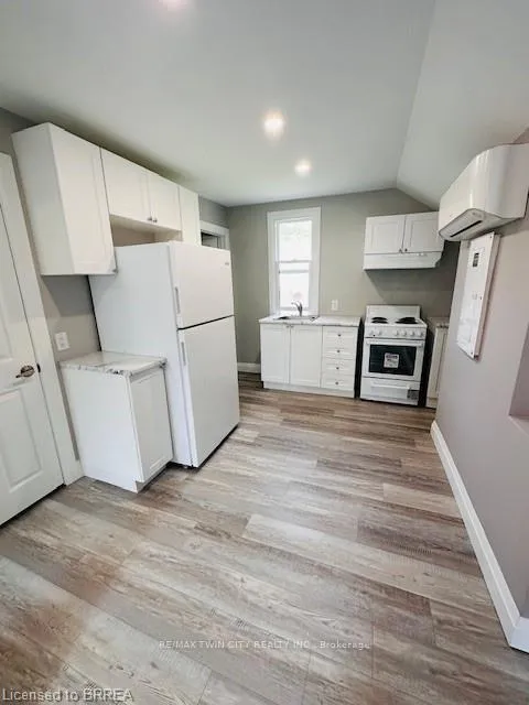 Photo 5 of 111 Spring Street, Brantford, Holmedale — HOMEH