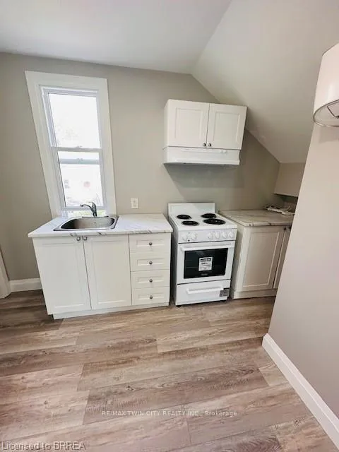 Photo 6 of 111 Spring Street, Brantford, Holmedale — HOMEH