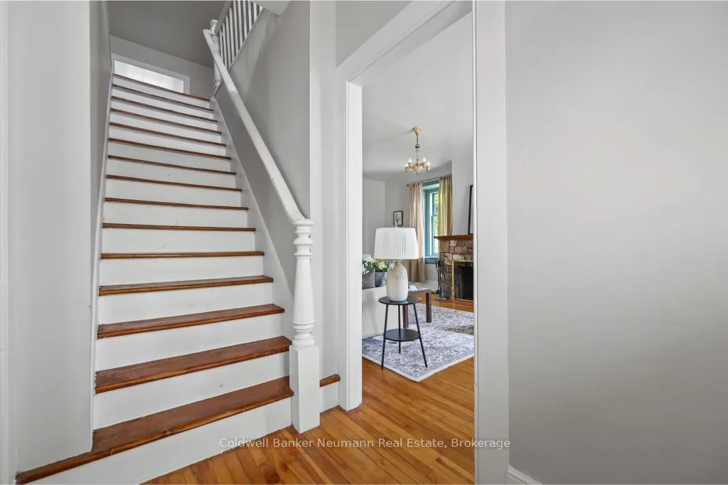Photo 4 of 52 Brock Road S, Puslinch, Aberfoyle — HOMEH