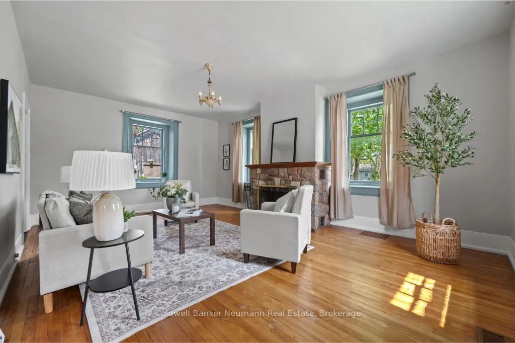 Photo 5 of 52 Brock Road S, Puslinch, Aberfoyle — HOMEH