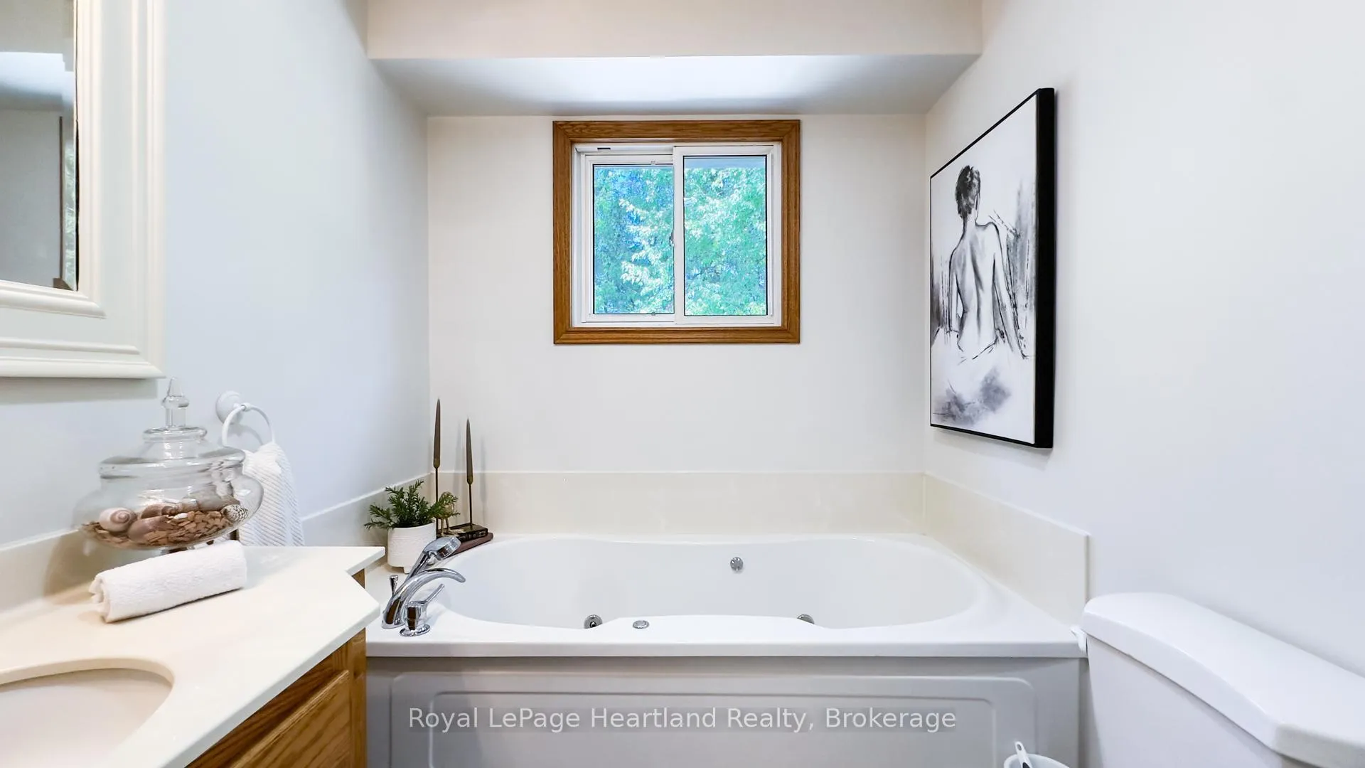 Photo 23 of 10 Bissett Court, Central Huron, Goderich — HOMEH