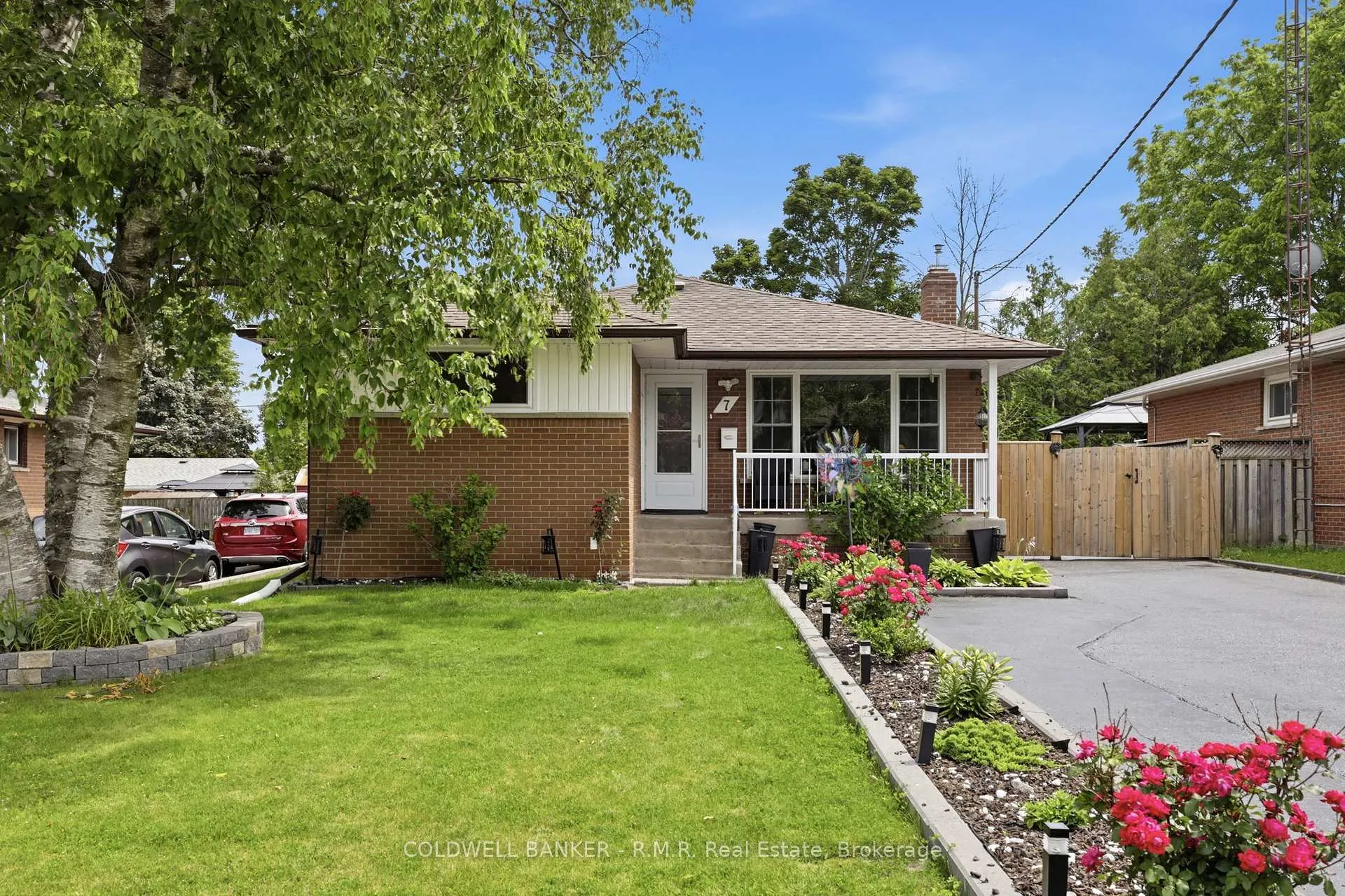 Photo 1 of 7 Summerfield Court, Clarington, Bowmanville — HOMEH
