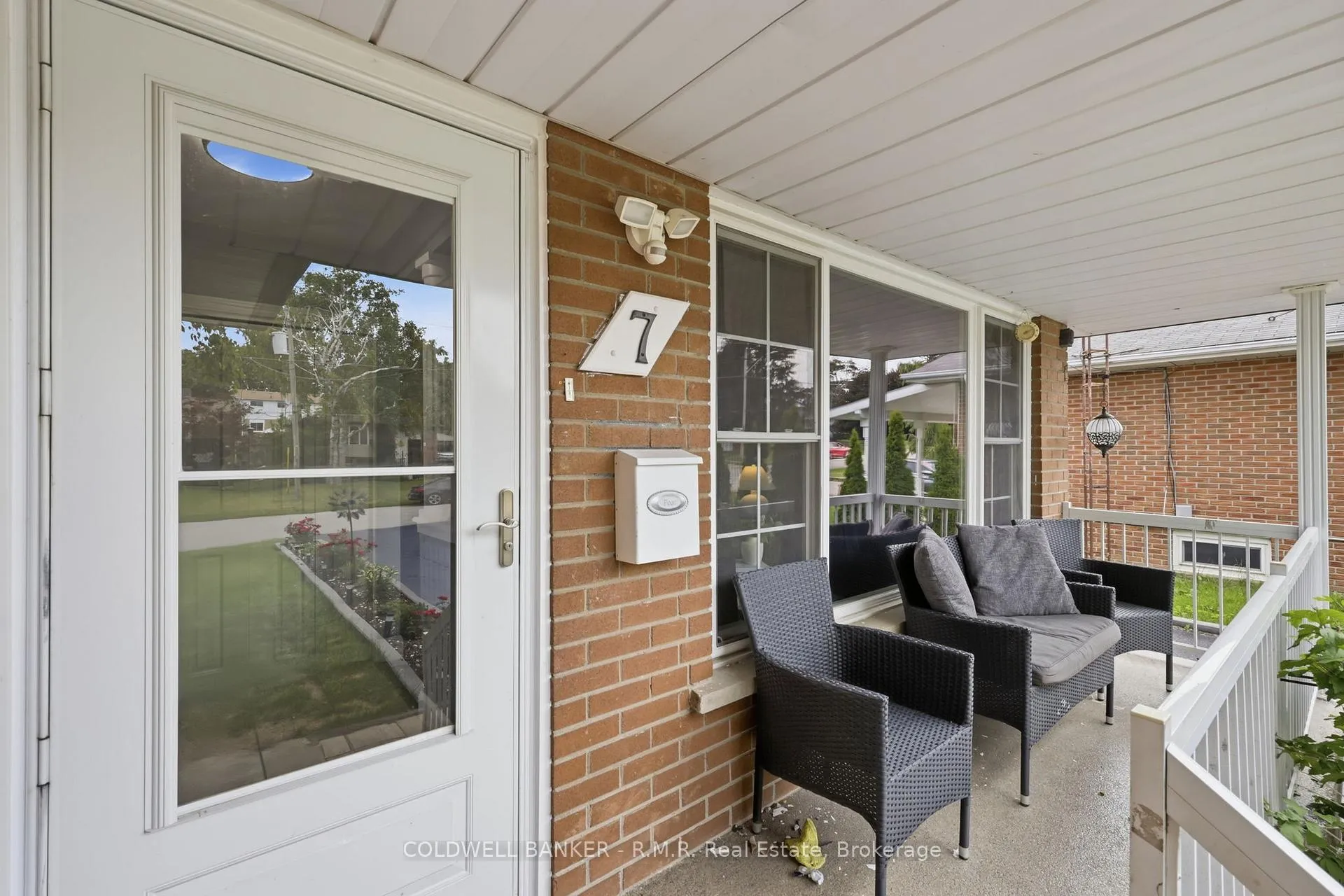 Photo 3 of 7 Summerfield Court, Clarington, Bowmanville — HOMEH